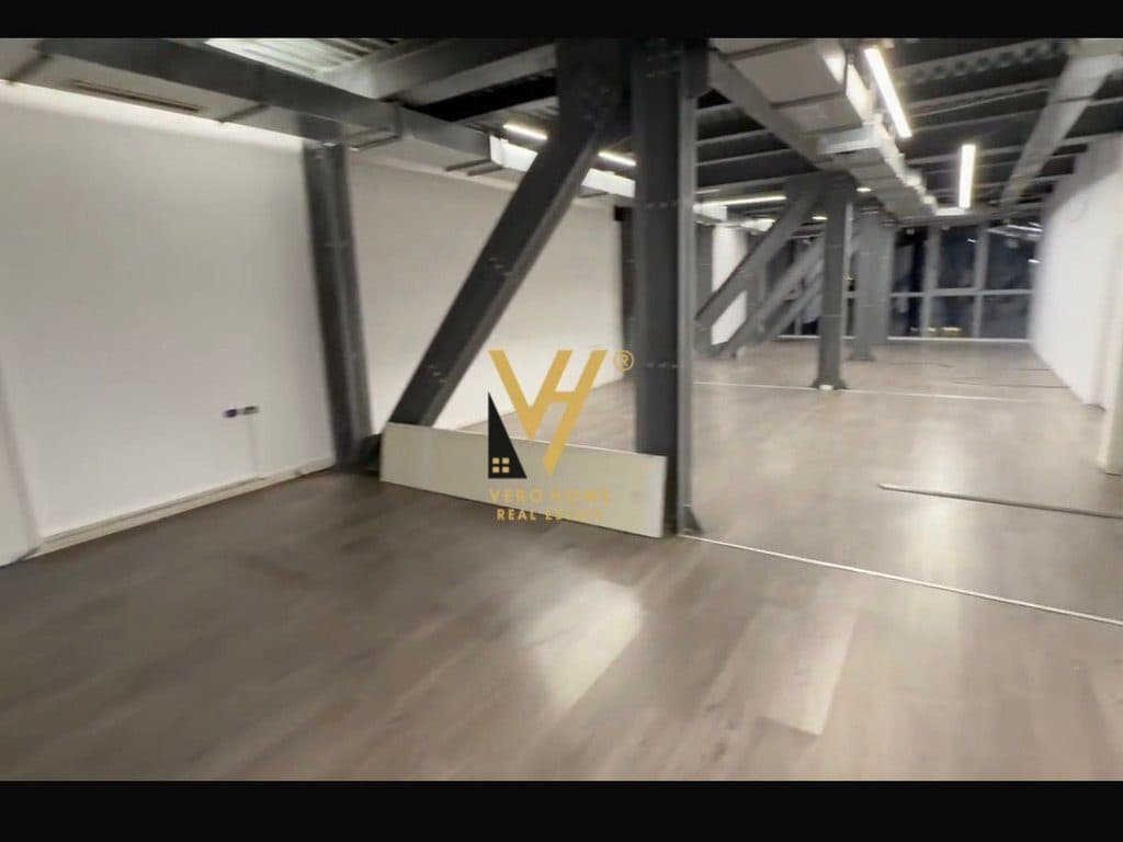 JEPET ZYRE 180 M2 ME QIRA TE KOMUNA E PARISIT 3.000 EURO