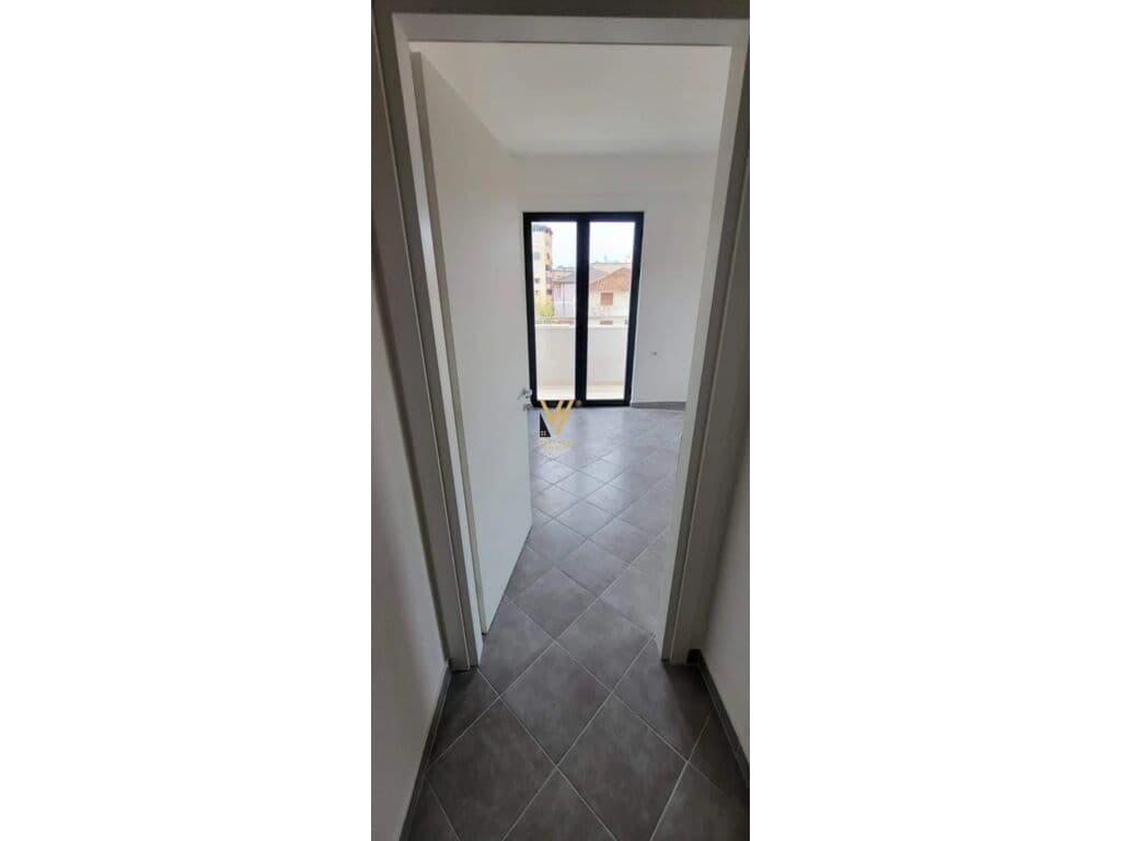 Jepet Zyre me qera te Stacioni i Trenit 92 m2 2