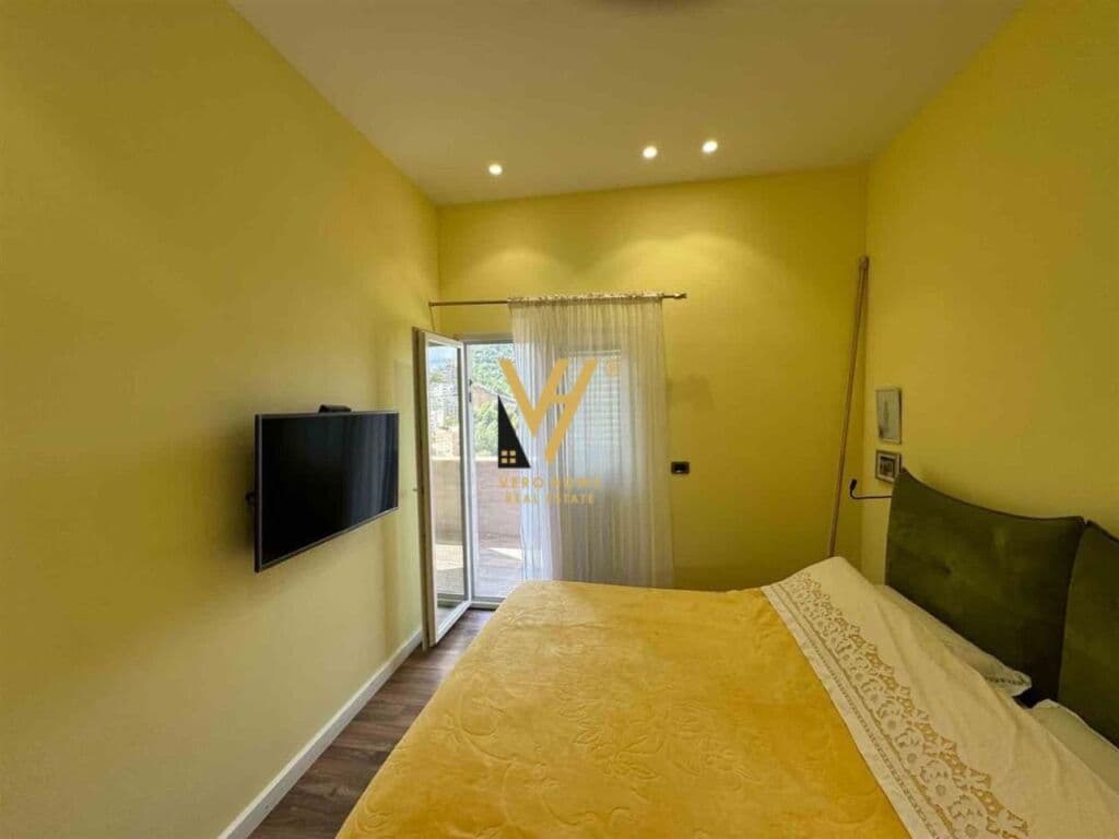 Shitet Apartament Duplex 4+1+2 te Liqeni i Thate 176 m2 4