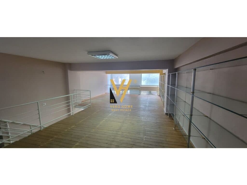Jepet dyqan dublex me qera te Rruga e Elbasanit 125 m2 2