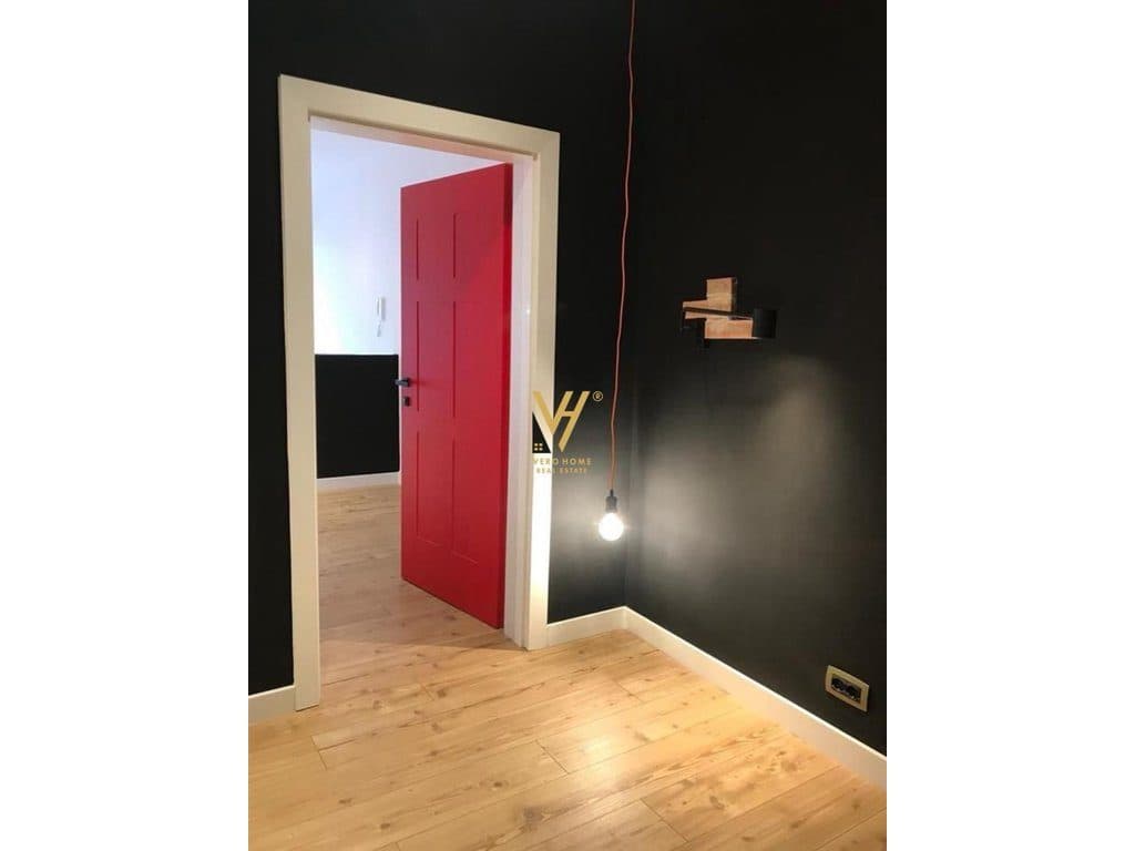 JEPET ZYRE 110 M2 ME QERA TE RRUGA E DURREST 1.100 EURO 4