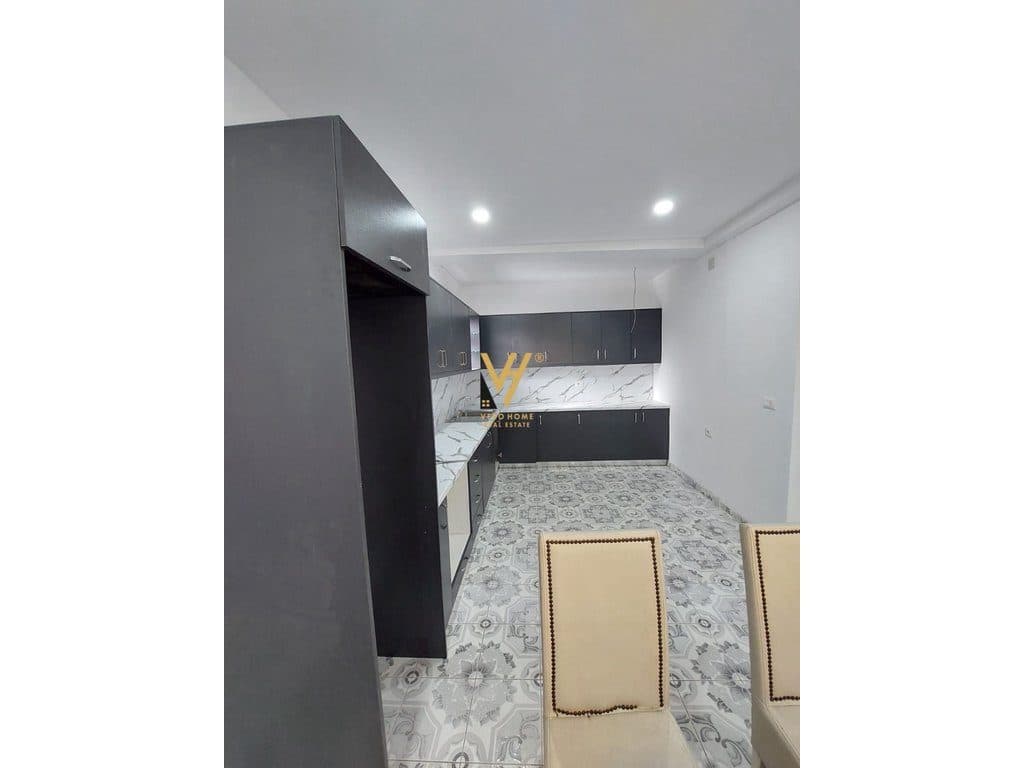 JEPET SHTEPI PRIVATE ME QERA NE ASTIR 40.000 LEKE 2