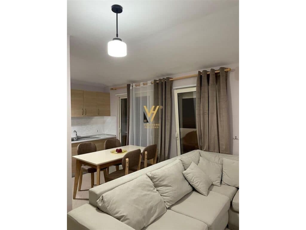 Jepet Apartament 2+1+verande me qera te Kopshti Zoologjik 200 m2