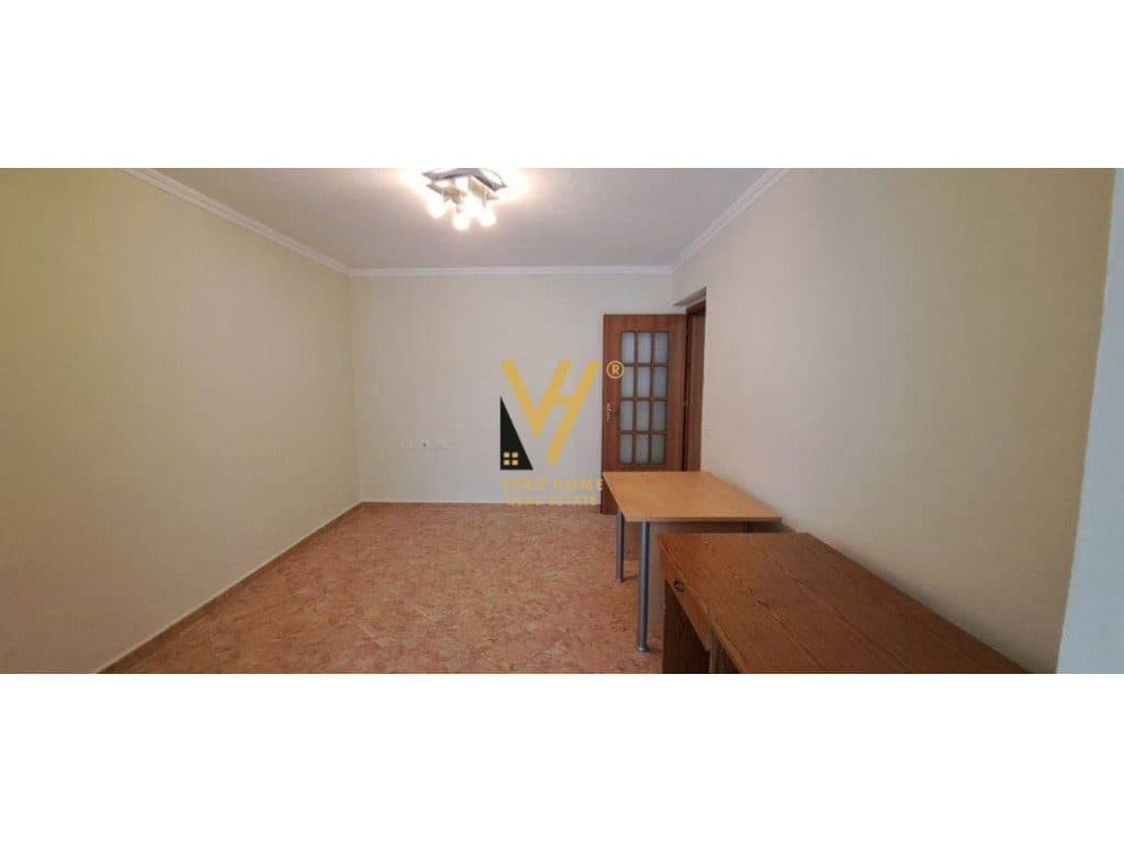 JEPET ZYRE 30M2 ME QERA TE SHESHI WILLSON 400 EURO