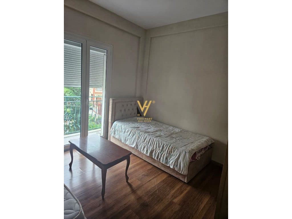 JEPET APARTAMENT 3+1+2+BLK ME QERA NE SAUK 550 EURO 4