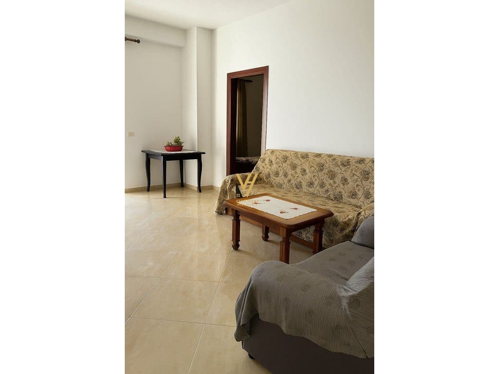JEPET APARTAMENT 2+1+2BLK ME QIRA NE YZBERISHT 40.000 LEKE