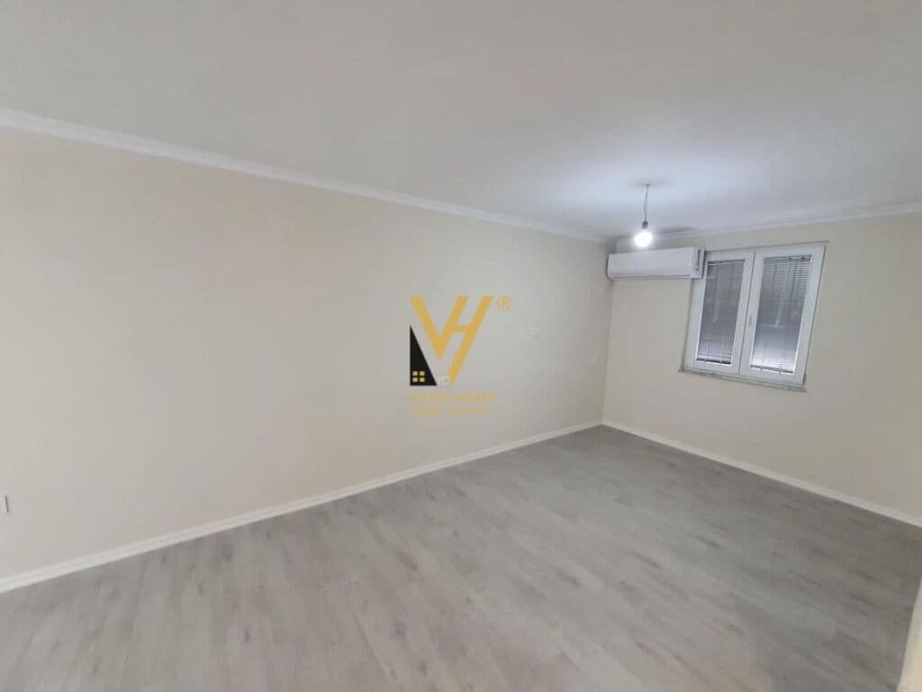 Jepet Zyre me qera te 21 Dhjetori 70 m2 4