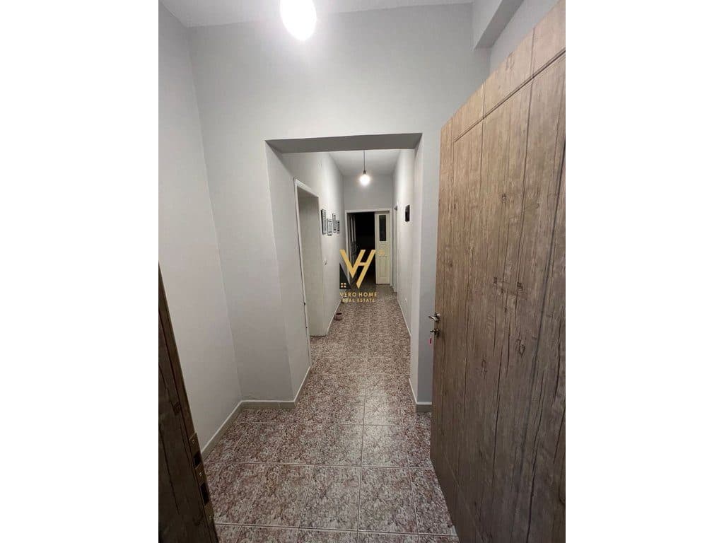 JEPET ZYRE 80 M2 ME QERA NE QENDER 60.000 LEKE 2