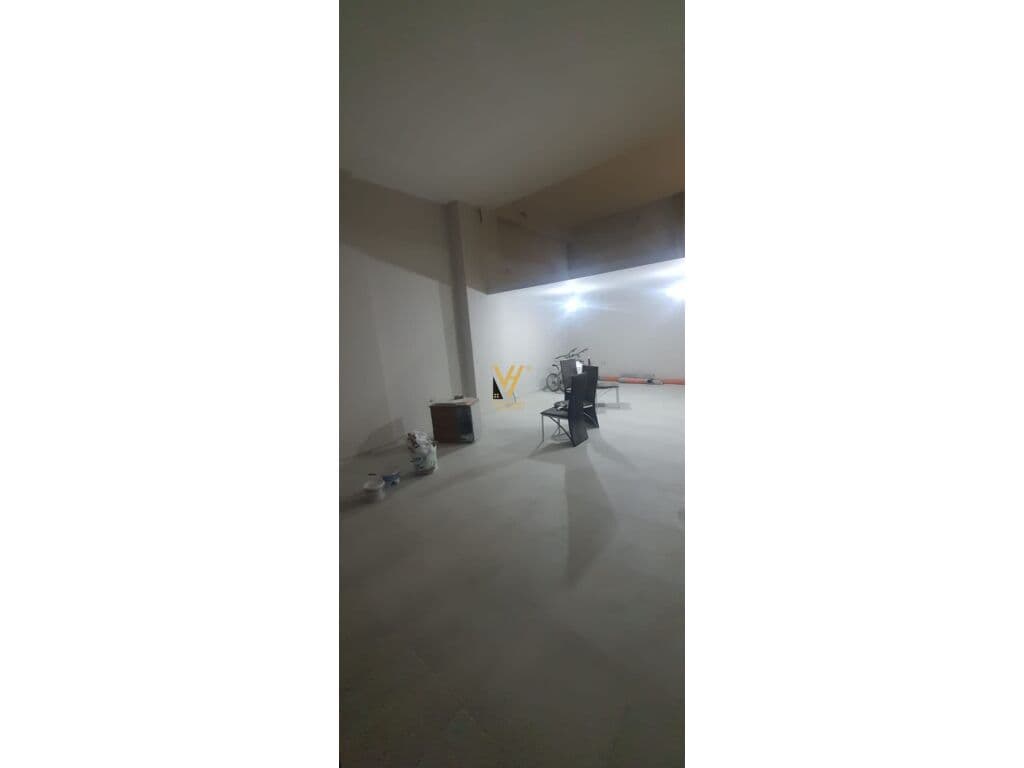 Jepet ambjent biznesi me qera te Rruga Ndre Mjeda 100 m2 4