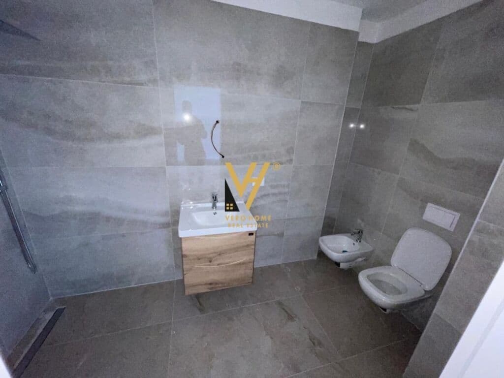 Jepet zyre me qera te Kompleksi Olimpik 84 m2