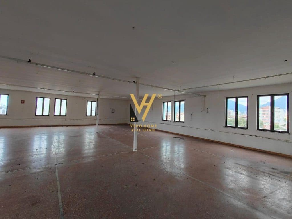 SHITET AMBIENT BIZNESI 740 M2 TE FERIT XHAJKO 70.000.000 LEKE 3