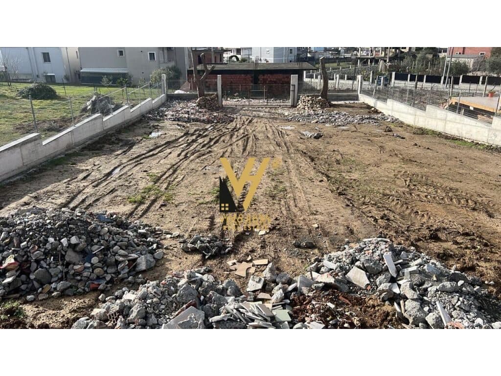 JEPET TOKE 450 M2 ME QERA NE PASKUQAN 400 EURO