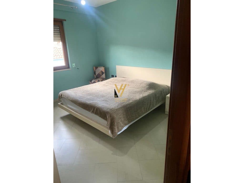 JEPET APARTAMENT 3+1+BLK ME QERA TE STACIONIT I TRENIT 50.000 LEKE 4