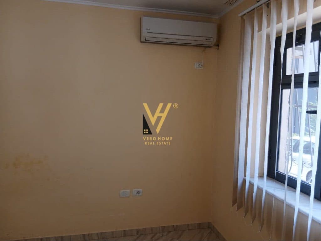 JEPET GARSIONERE 45 M2 ME QIRA TE RR.HOXHA TAHSIM 42.000 LEKE 2