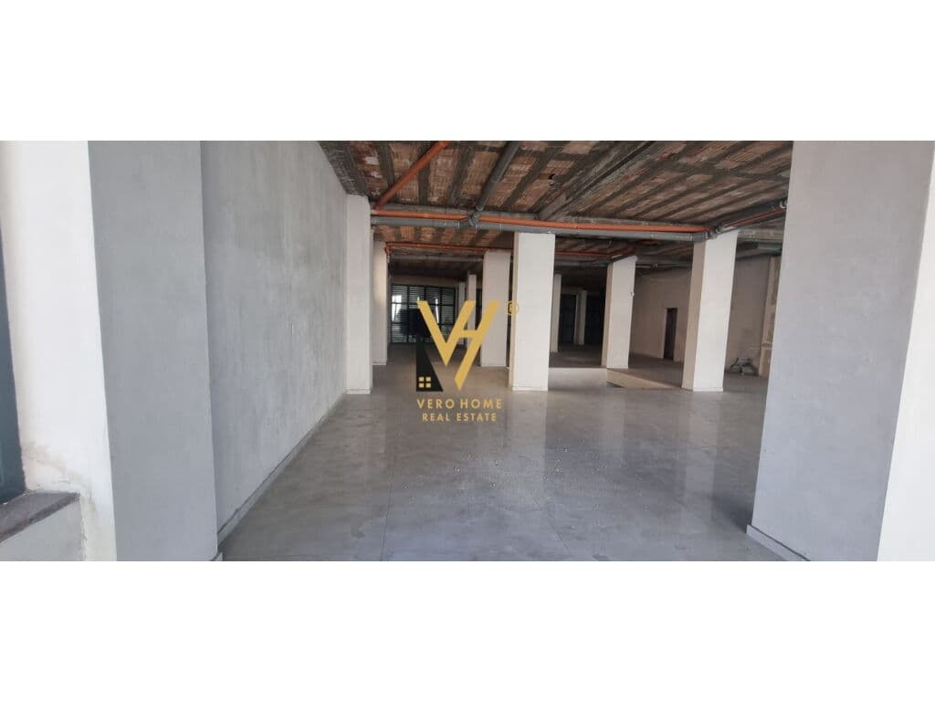 Jepet ambjent komercial me qera te Kodra e Diellit 570 m2 1