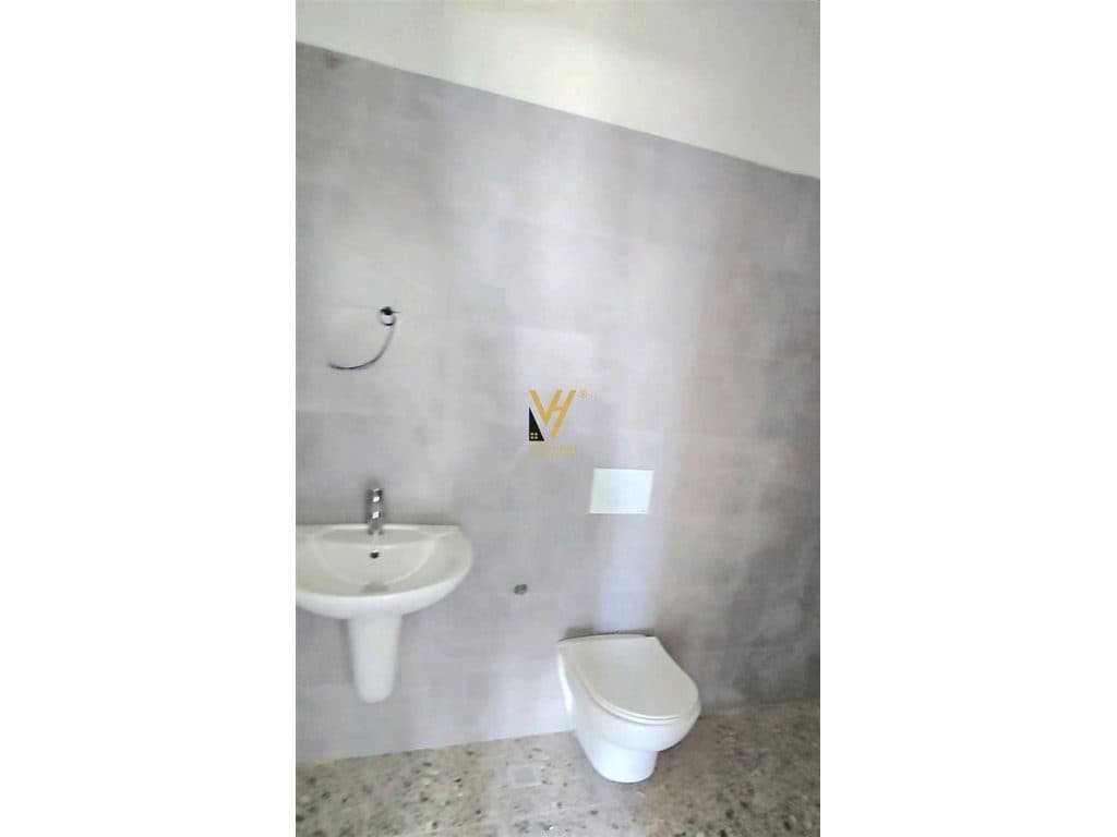 JEPET ZYRE 65 M2 ME QERA TE UNIVERS CITY 600 EURO