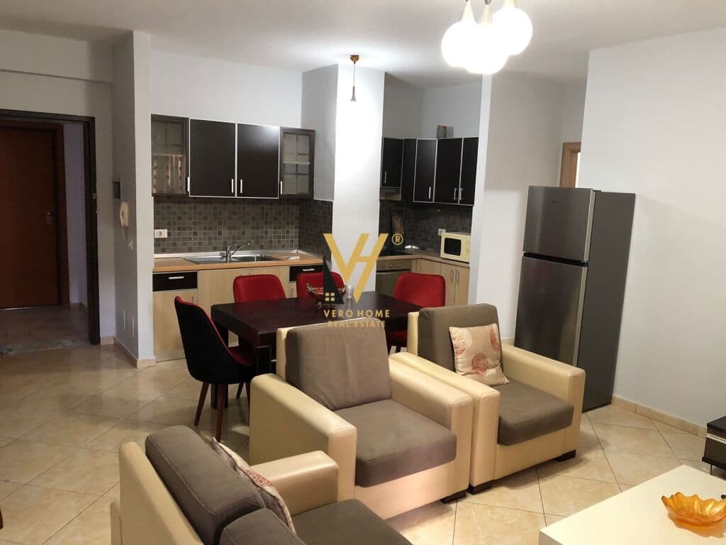 Jepet Apartament 2+1+ballkon me qera te Kompleksi Delijorgji 100 m2