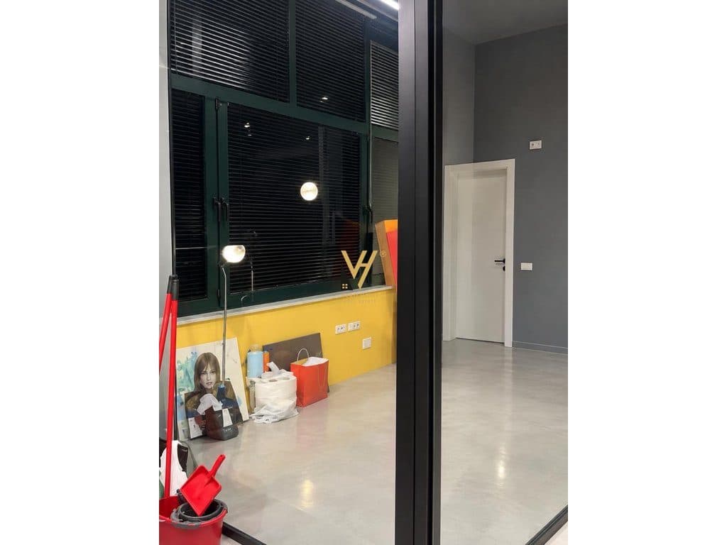 JEPET AMBIENT BIZNESI 70 M2 ME QIRA LIQENI ARTIFICIAL 700 EURO