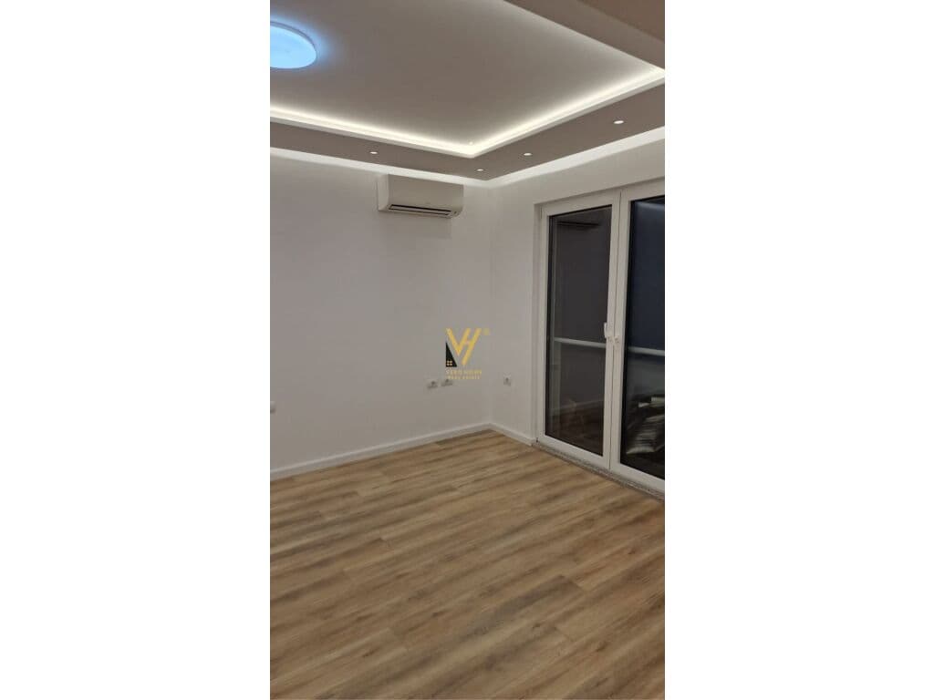 Jepet zyre me qera te Rruga e Durresit 105 m2