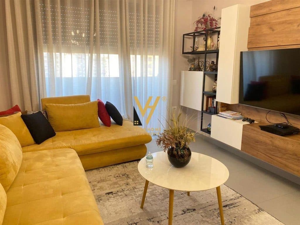 JEPET APARTAMENT 1+1+BLK ME QERA TE STADIUMI DINAMO 900 EURO