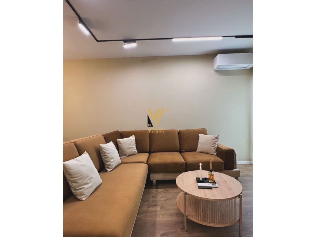 Jepet Apartament 2+1+2+ballkon me qera te Komuna e Parisit 135 m2