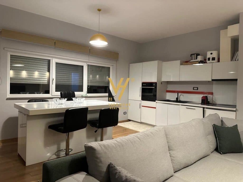 JEPET APARTAMENT 2+1+2+BLK ME QERA TE KOPSHTI BOTANIK 100.000 LEKE 2