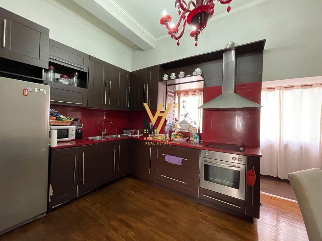 JEPET APARTAMENT 2+1+2+BLK ME QERA NE QENDER 1.300 EURO 3