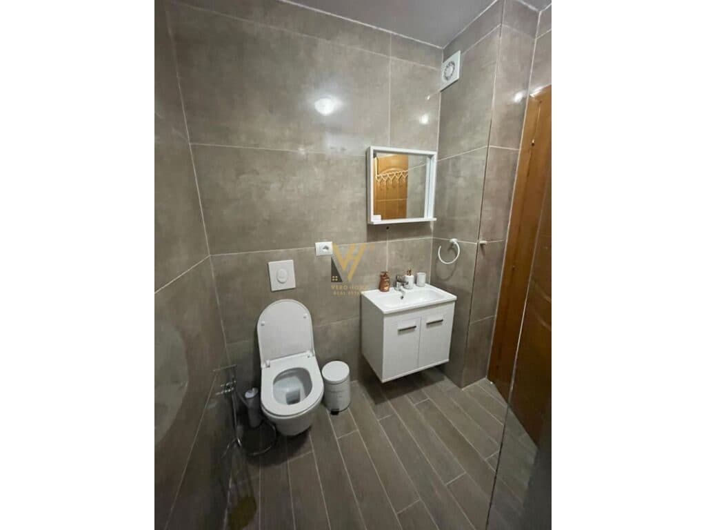 Jepet Apartament 2+1+2 me qera ne Qender 106 m2 2