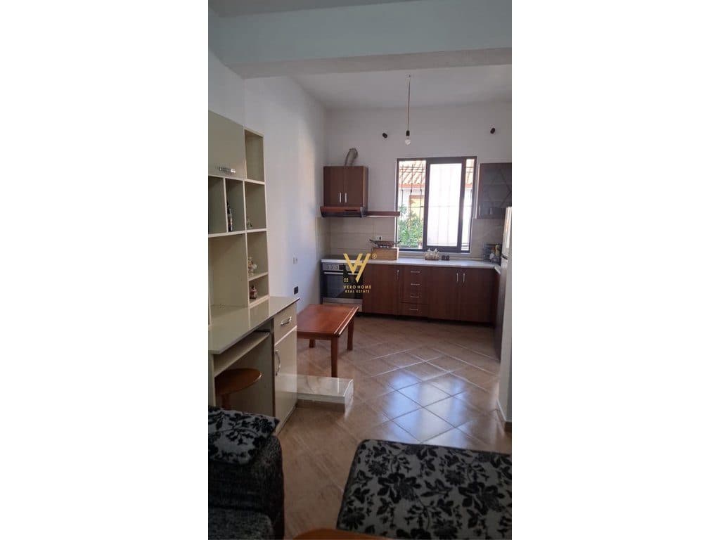 JEPET SHTËPI PRIVATE 1+1 ME QERA TE VIZION PLUS 45.000 LEKE 2