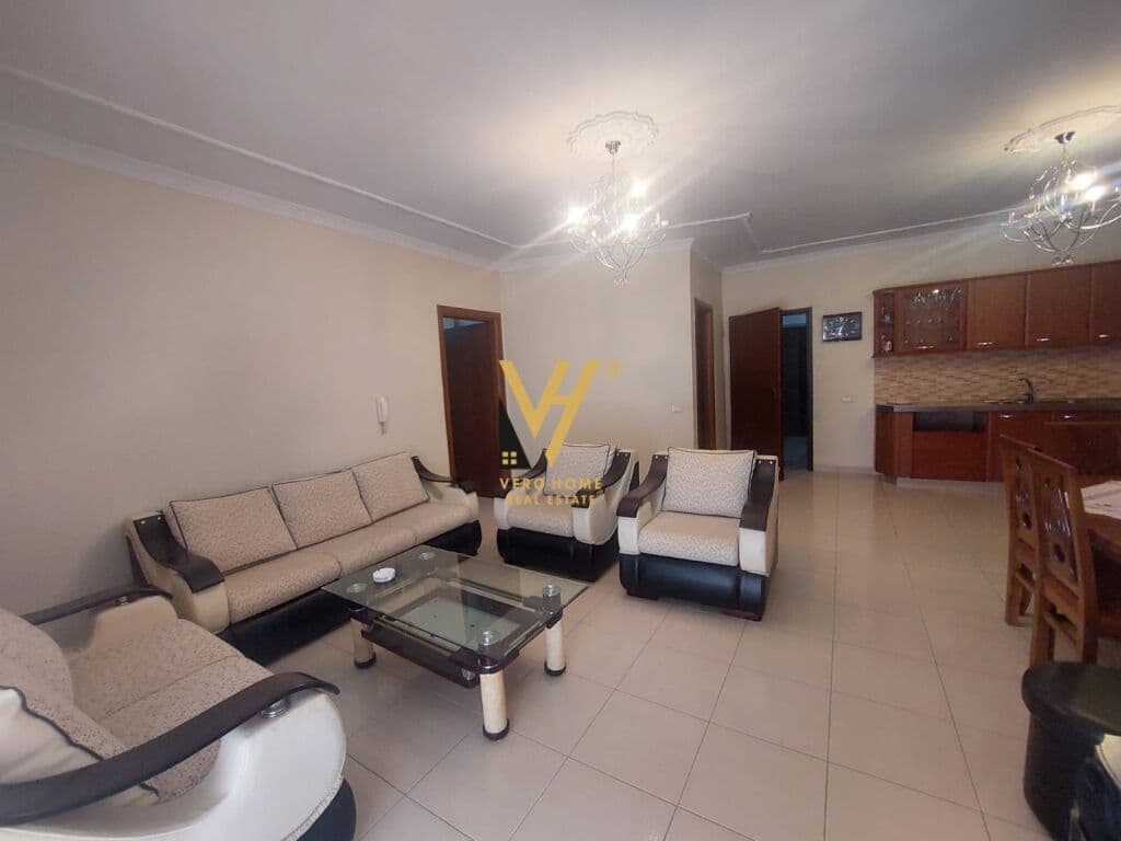 Jepet Apartament 2+1+ballkon me qera te Kodra e Diellit 130 m2