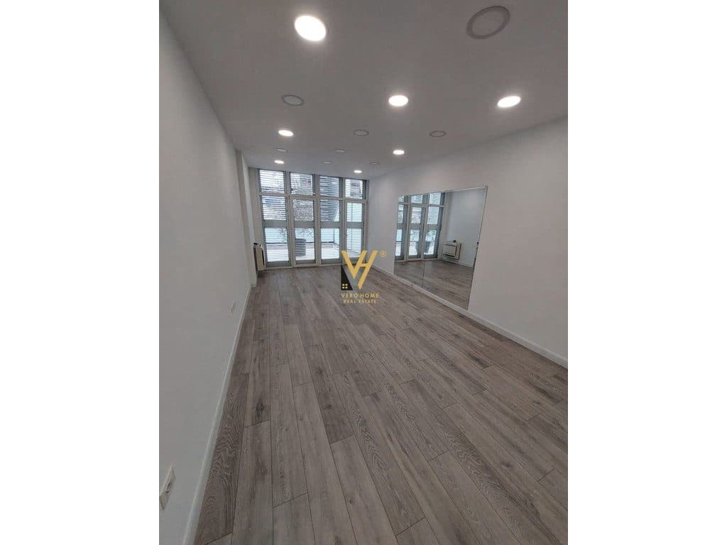 JEPET ZYRE 416 M2 ME QERA TE KOMUNA E PARISIT 4.500 EURO