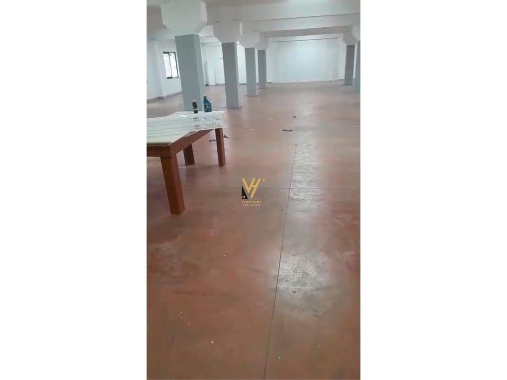 JEPET MAGAZINE 500 M2 ME QERA TE KMY,YZBERISHT 1.800 EURO 4