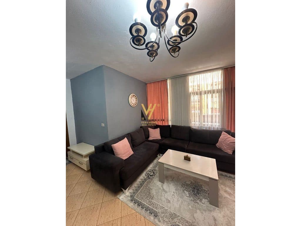 JEPET APARTAMENT 2+1+2 ME QERA TE KOMUNA E PARISIT 800 EURO