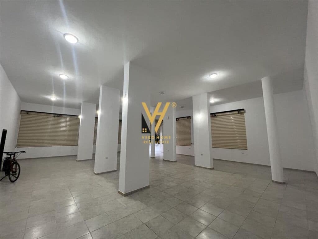 Jepet ambjent me qera te Varri i Bamit 170 m2 1