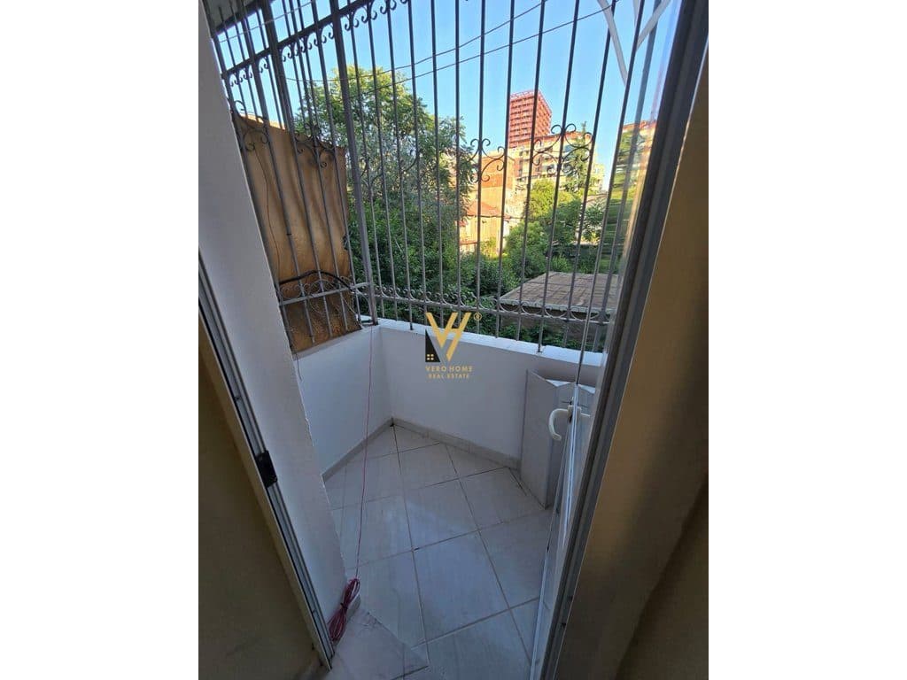 JEPET GARSONIERE 40 M2 ME QERA TE MOZAIKU TIRANES 50.000 LEKE 3