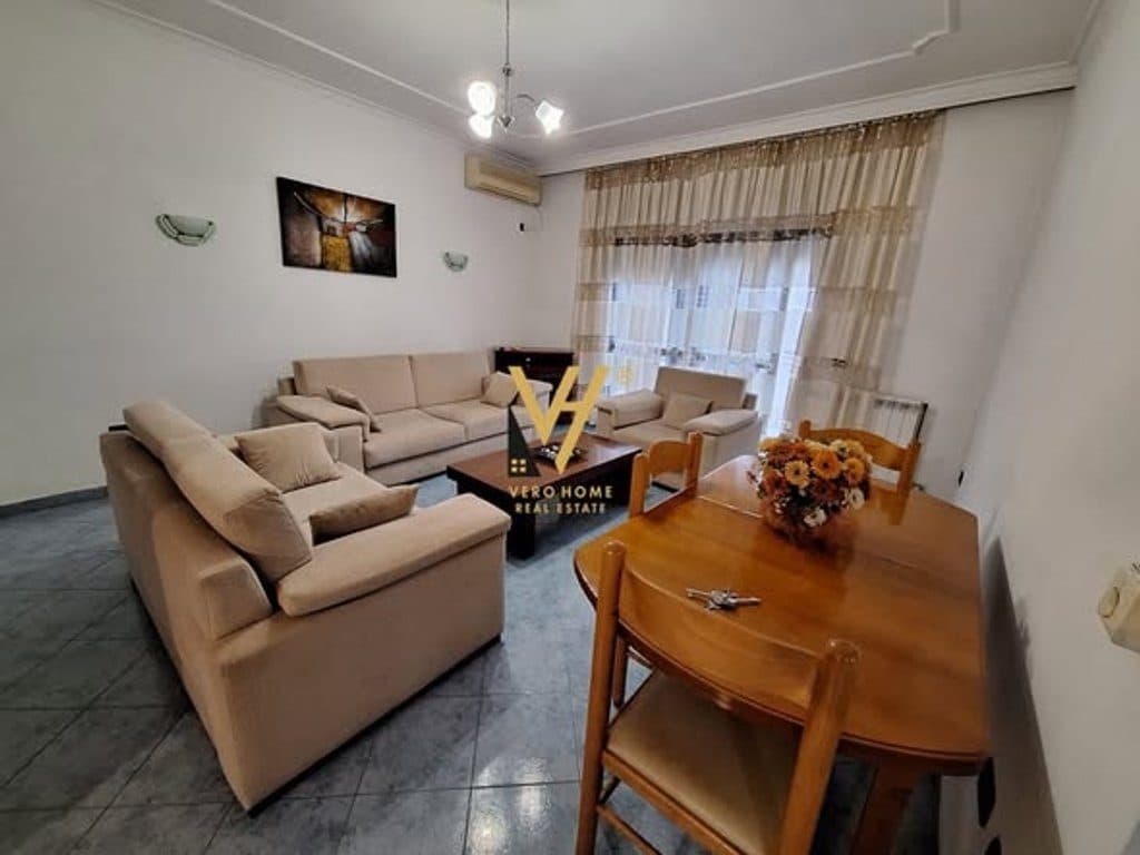 JEPET APARTAMENT 2+1+3 BLK ME QERA TE BULEVARDI I RI 55.000 LEKE 2