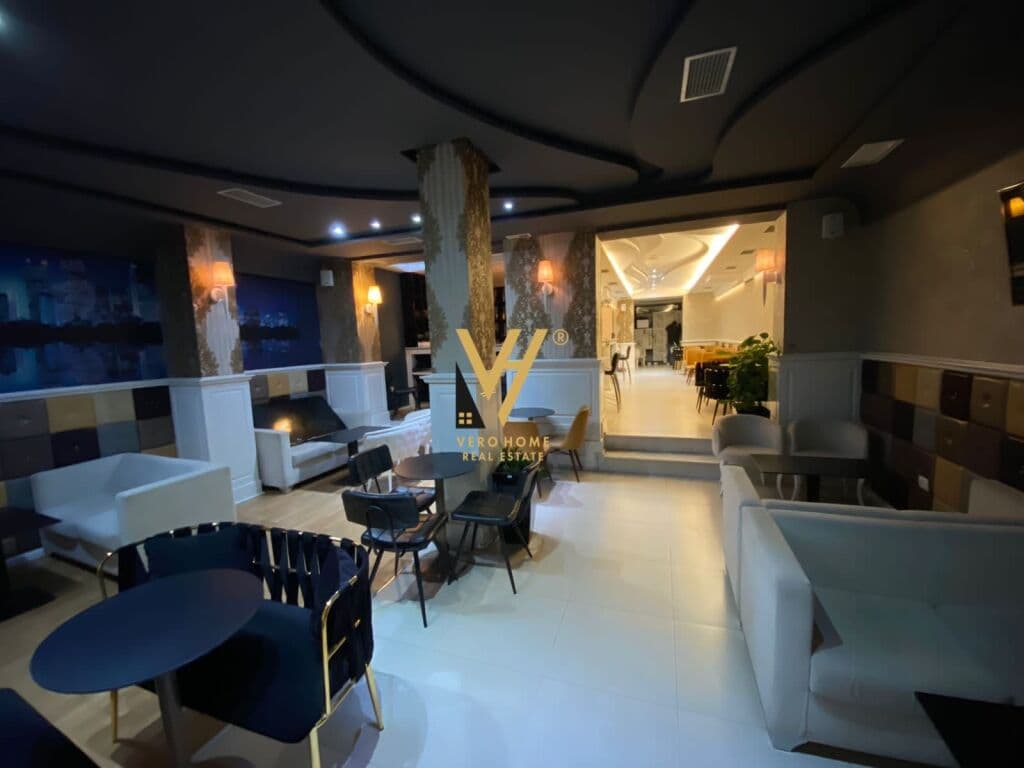 Jepet dyqan me qera te Blloku 120 m2 4