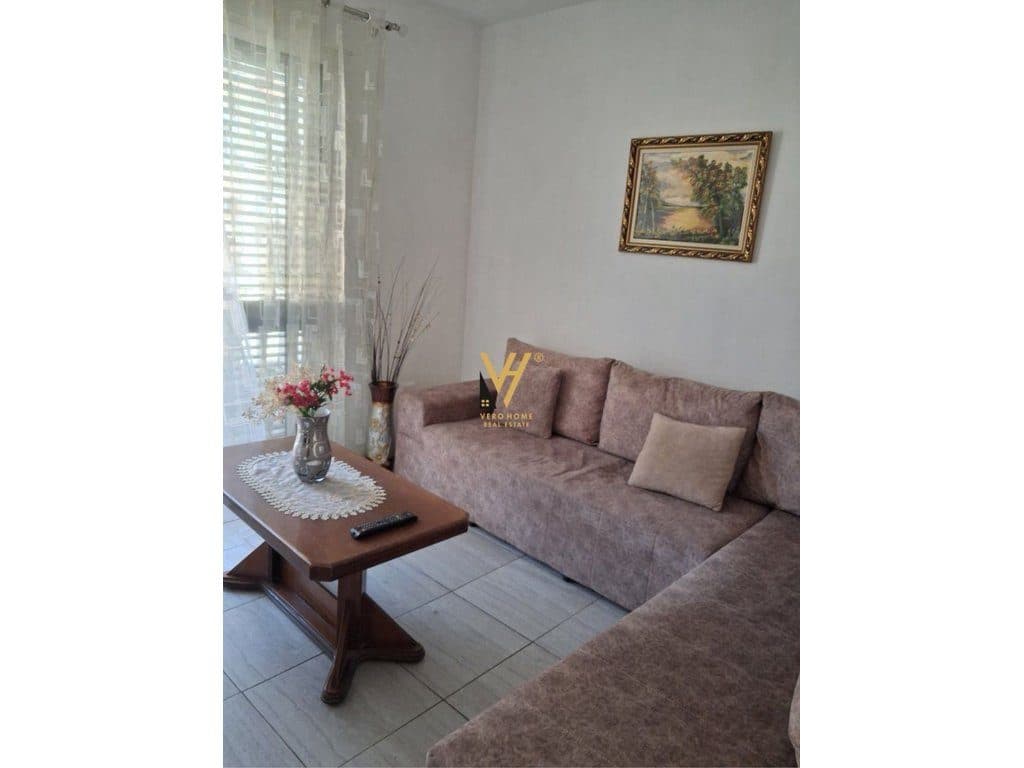 JEPET HYRJE 2+1+2 ME QERA PRANE SHKOLLES SE BASHKUAR 450 EURO