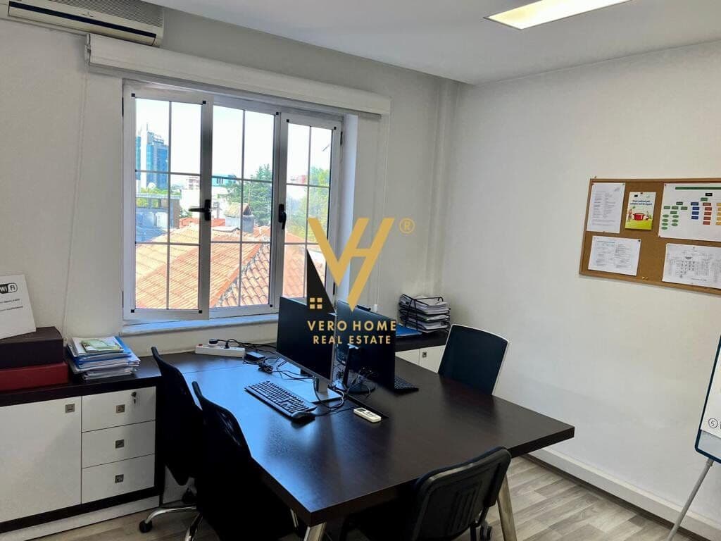 Jepet zyre me qera te Rruga e Elbasanit 150 m2 3