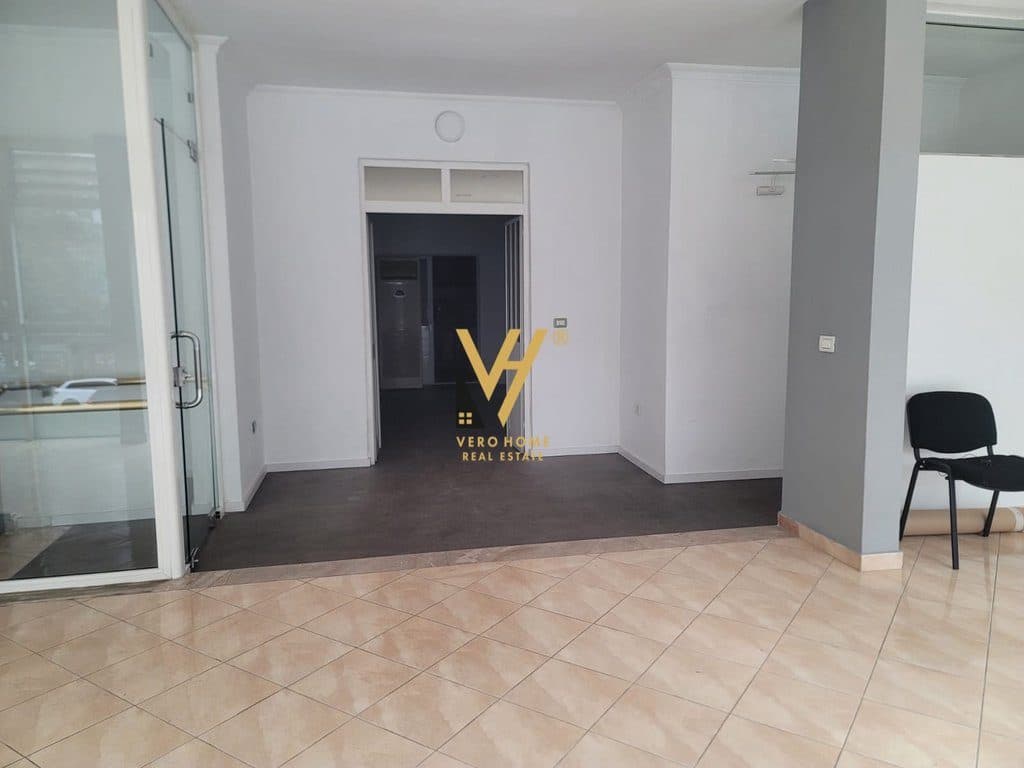 JEPET ZYRE 220 M2 ME QIRA TE RRUGA DRITAN HOXHA 150.000 LEKE 3