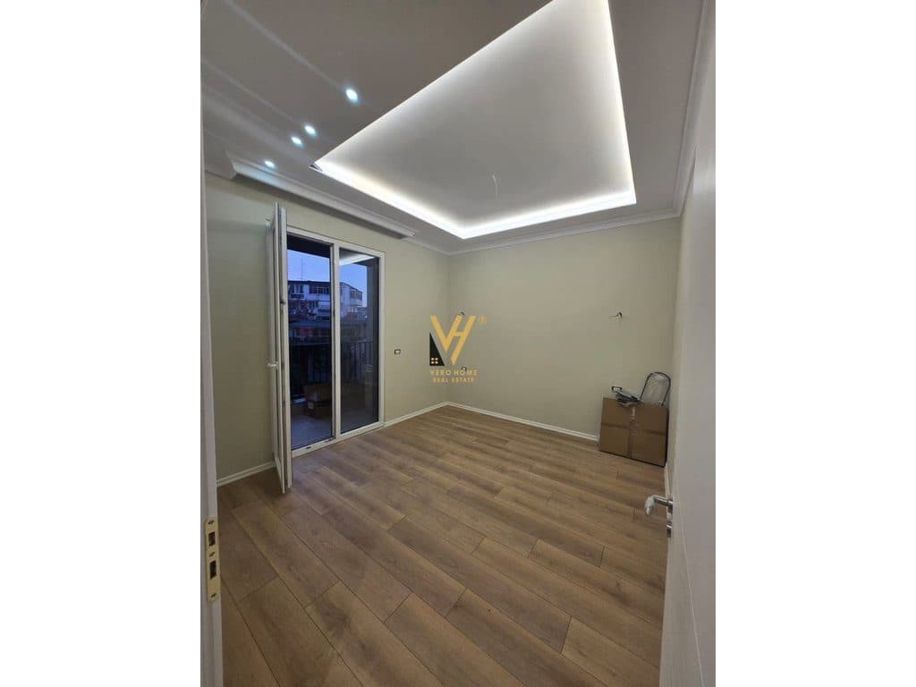 JEPET ZYRE 67 M2 ME QIRA TE KOMUNA E PARISIT 600 EURO 3