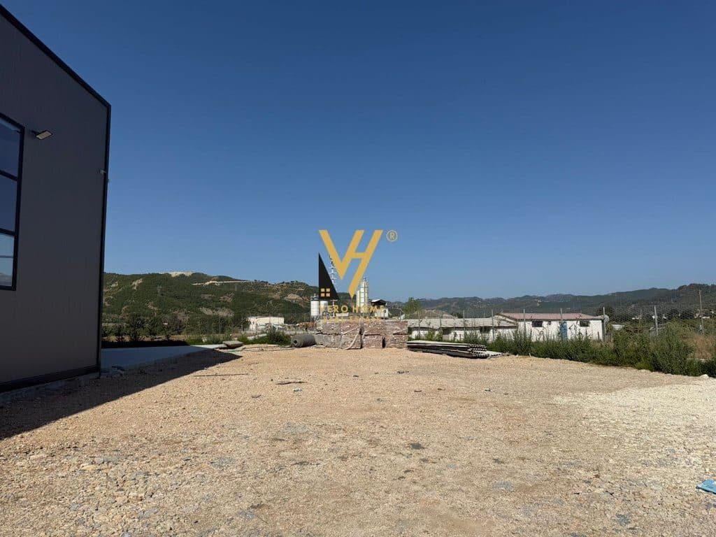 SHITET KAPANON DHE TRUALL 4900 M2 NE VAQARR 1.500.000 EURO 4