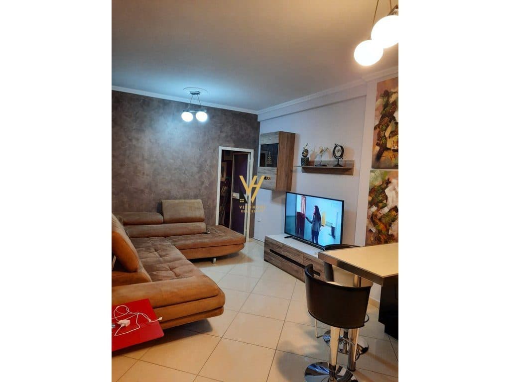 JEPET APARTAMENT 1+1 ME QIRA TE KODRA E DIELLIT 50.000 LEKE