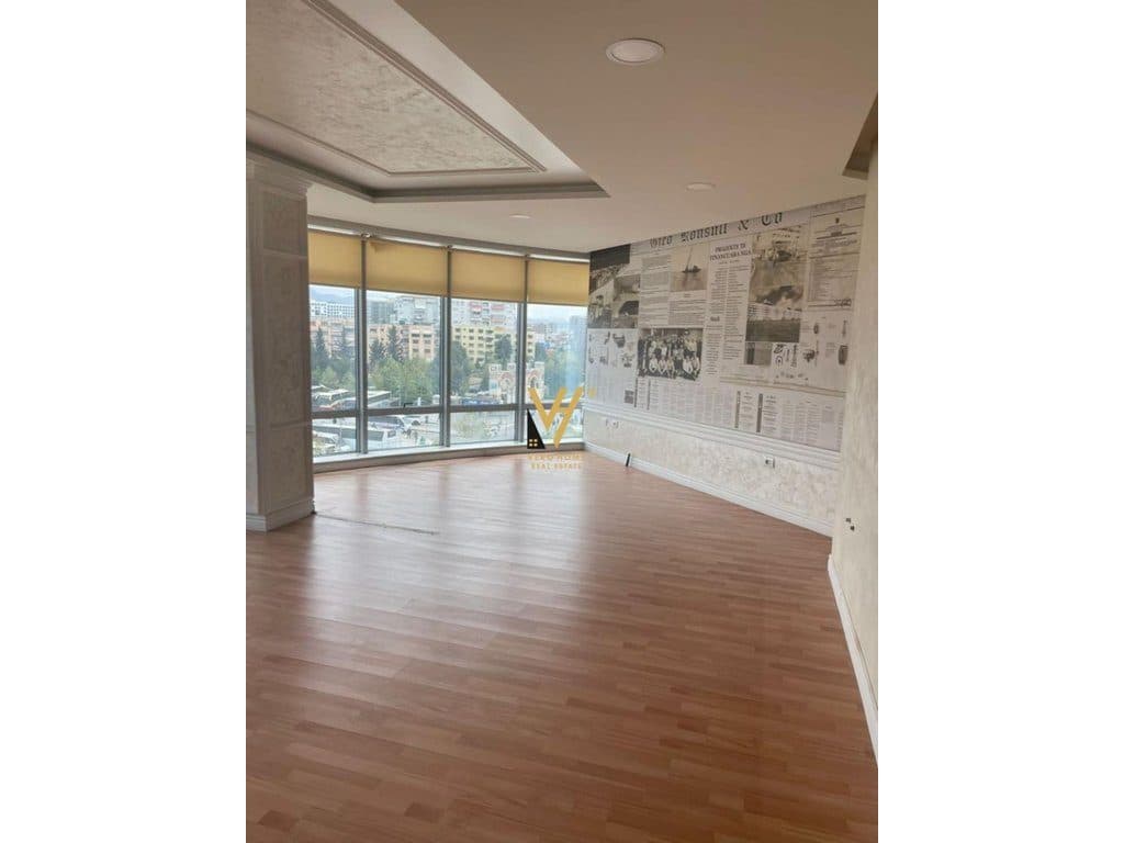 JEPET AMBIENT KOMERCIAL 364M2 ME QERA TE KTHESA KAMZES 2.800 EURO 3