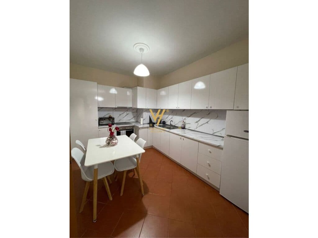 Jepet Apartament 2+1+ballkon me qera te Rr Sami Frasheri , Bllok 85 m2 3