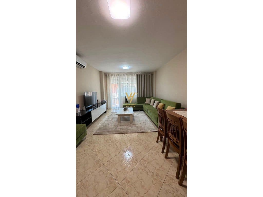 JEPET APARTAMENT 2+1+BLK ME QERA TE 21 DHJETORI 850 EURO 2