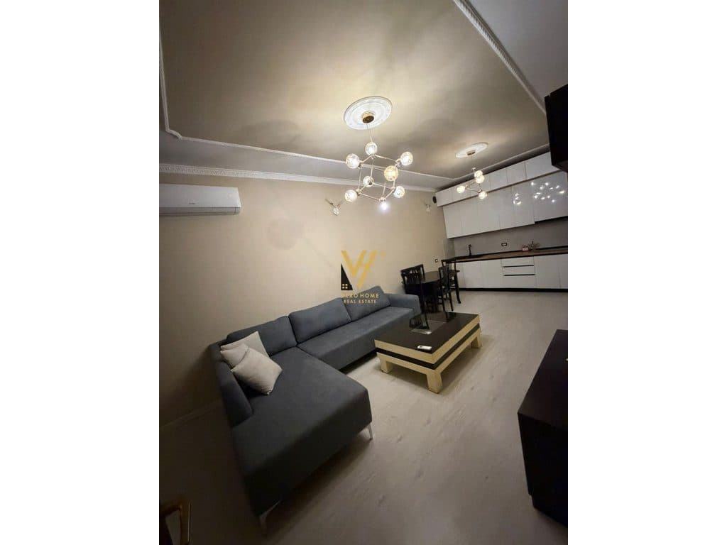 JEPET HYRJE 2+1 ME QIRA TE 21 DHJETORI 70.000 LEKE