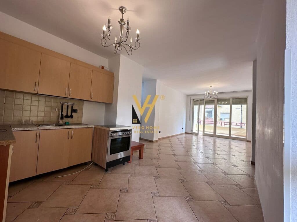 Shitet apartament 2+1+2 te Rruga e Elbasanit 116 m2 3