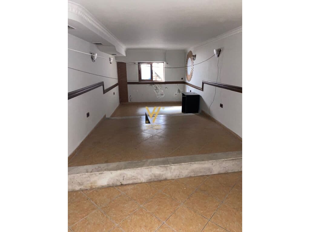 Jepet dyqan me qera te 21 Dhjetori 60 m2 1