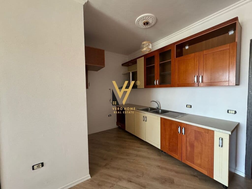 Shitet Apartament 2+1+2+ballkon te Unaza e Re 104 m2 2
